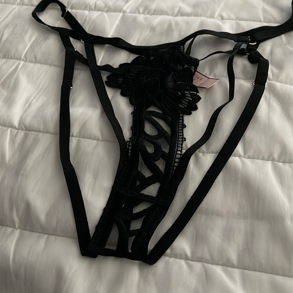 NWT Victoria’s Secret strappy thong